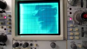 oscilloscope d'un vieux moniteur