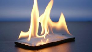 le téléphone prend feu