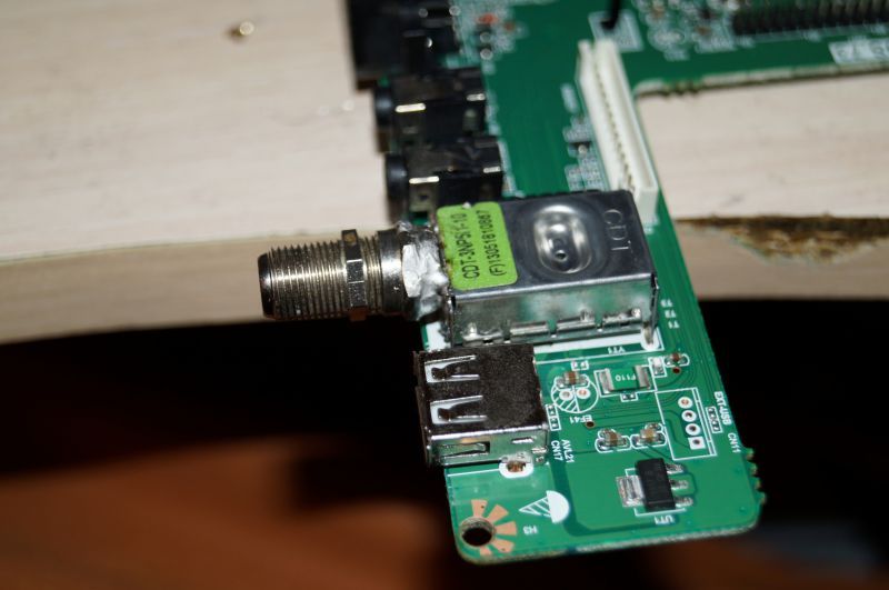 Remplacer la prise d'antenne d'un téléviseur