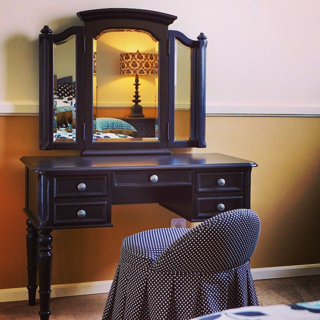 coiffeuse dans la chambre