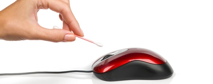 Nettoyer les boutons de la souris avec un coton-tige.