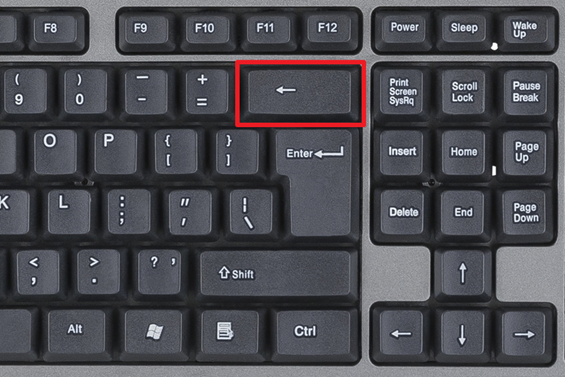 Emplacement du retour arrière sur un clavier d'ordinateur.