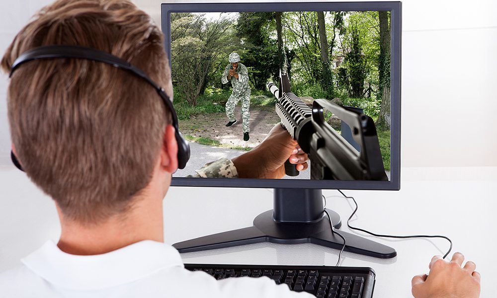 Avec des écouteurs pendant que vous jouez.