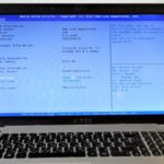 Le BIOS est ouvert sur l'ordinateur portable.