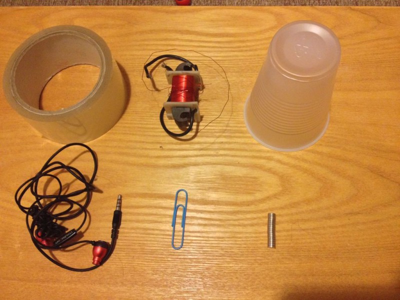 Haut-parleurs pour casque.