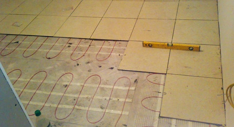 Contreplaqué sur sol chaud.