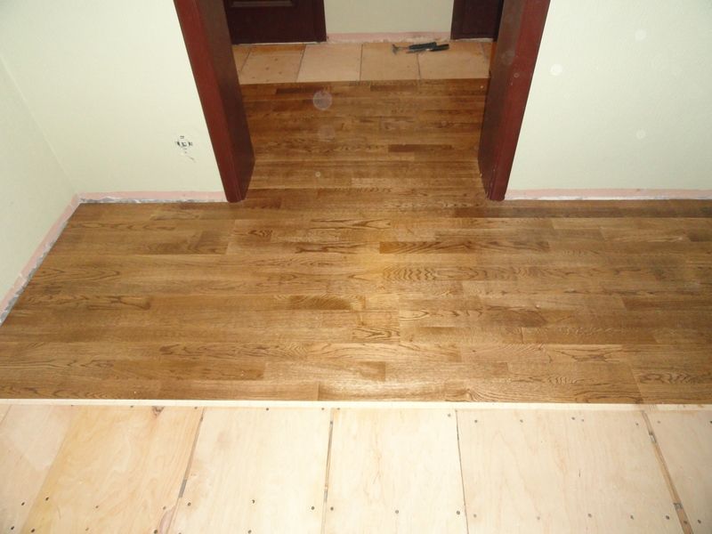 Parquet sur contreplaqué.