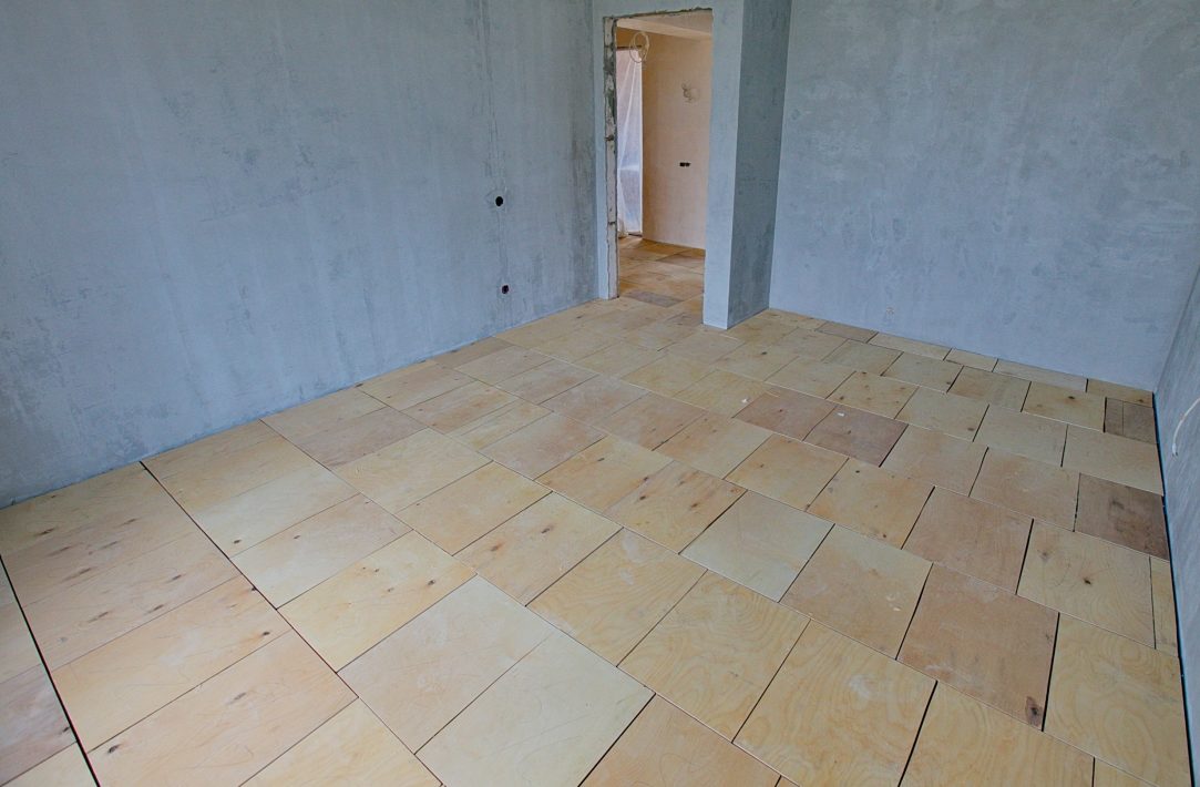 Contreplaqué pour planches de parquet.