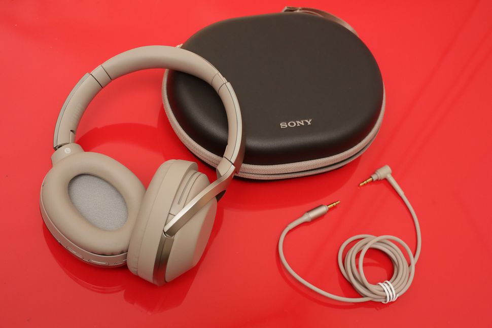 Sony MDR-1000X.