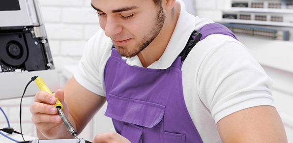 Correction des défauts des écouteurs dans le centre de service.