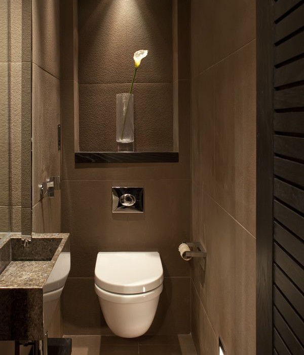 Miroir dans les toilettes