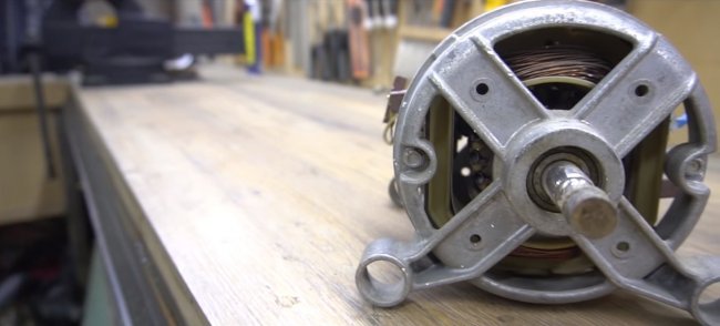 Comment fabriquer une machine à couper les courroies à partir d'un moteur de machine à laver