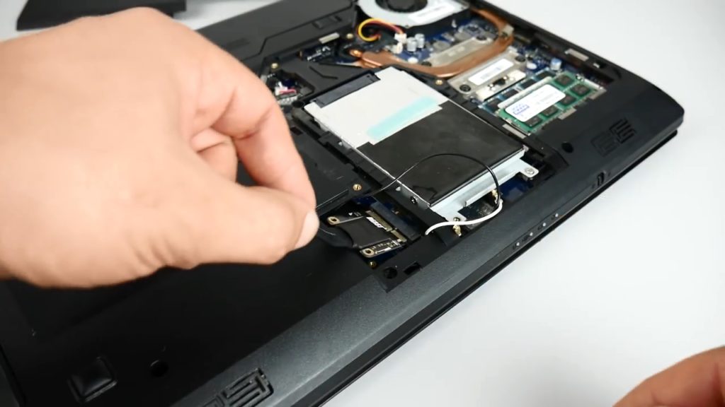 Connectez la carte vidéo à l'ordinateur portable