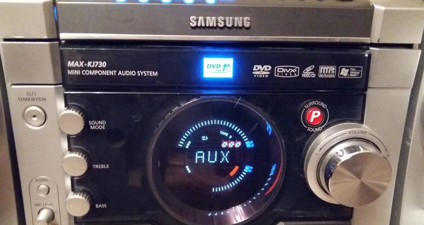 AUX sur le centre musical.