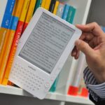 Livre électronique et papier.