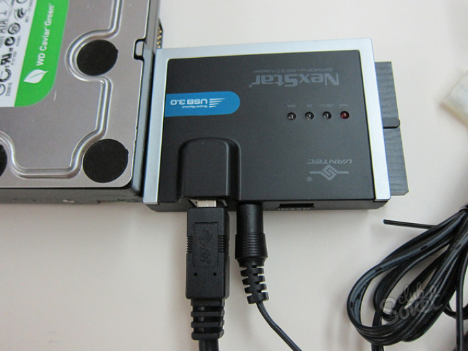 Connexion d'un disque dur via USB.