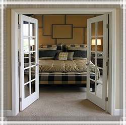 les pieds à la porte