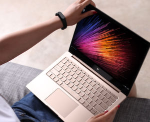 travailler sur un ordinateur portable