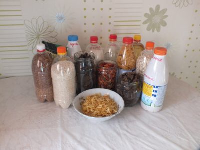 bouteilles de nourriture