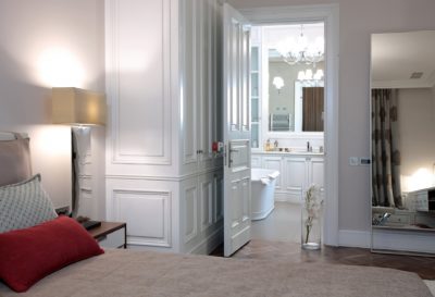 entrée aux toilettes depuis la chambre