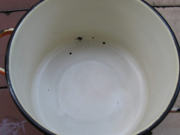 Des chips sur la poêle.