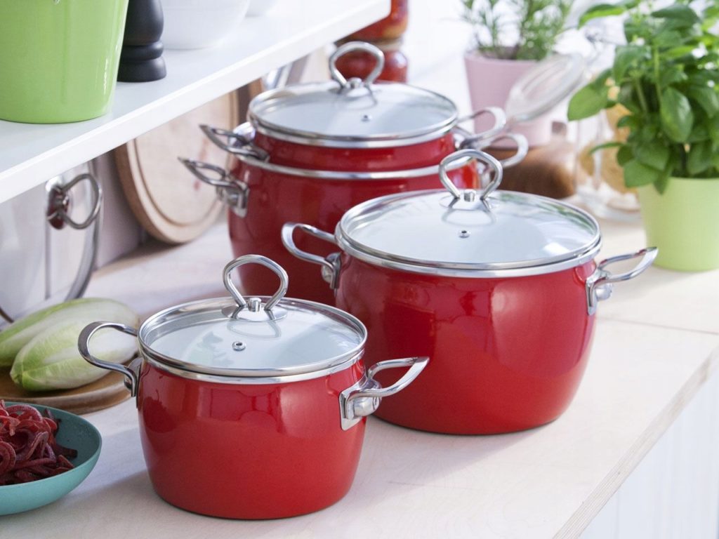 Casseroles émaillées.