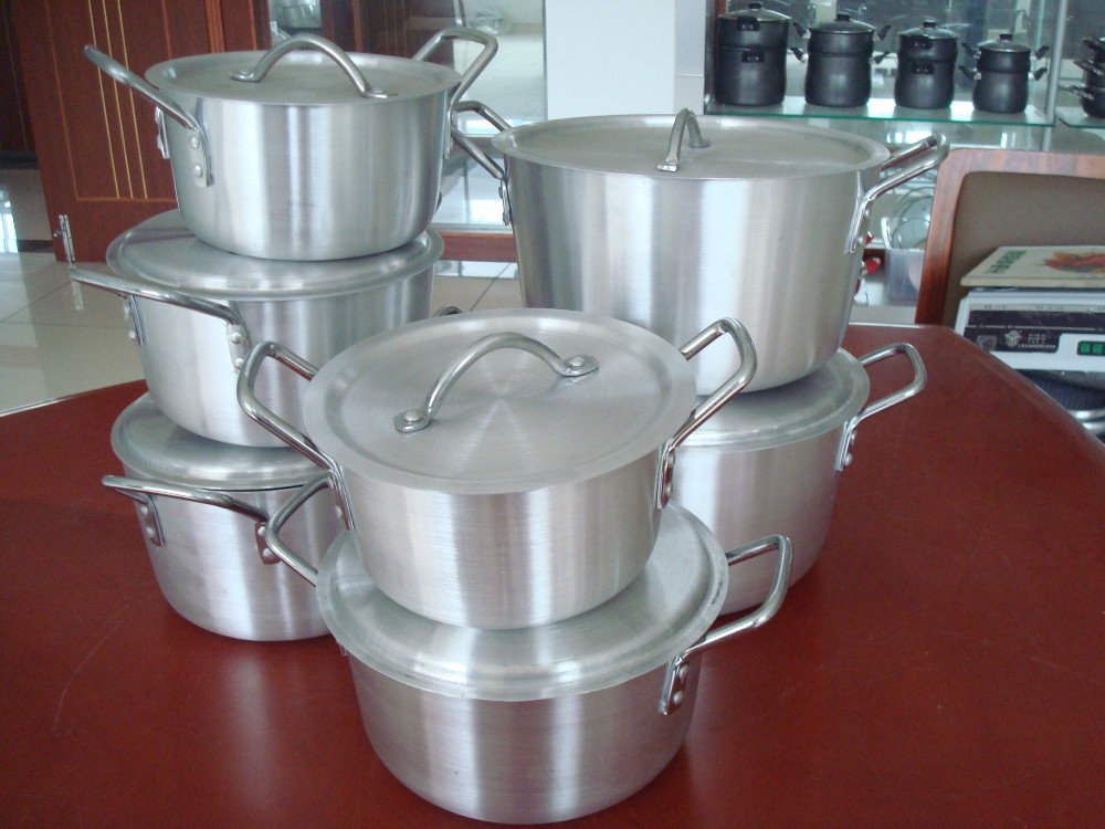 Casseroles en aluminium.