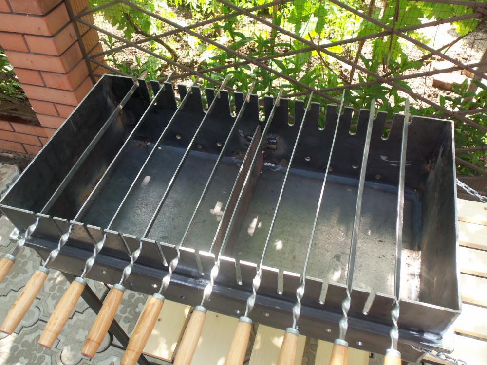 Barbecue à rainures.