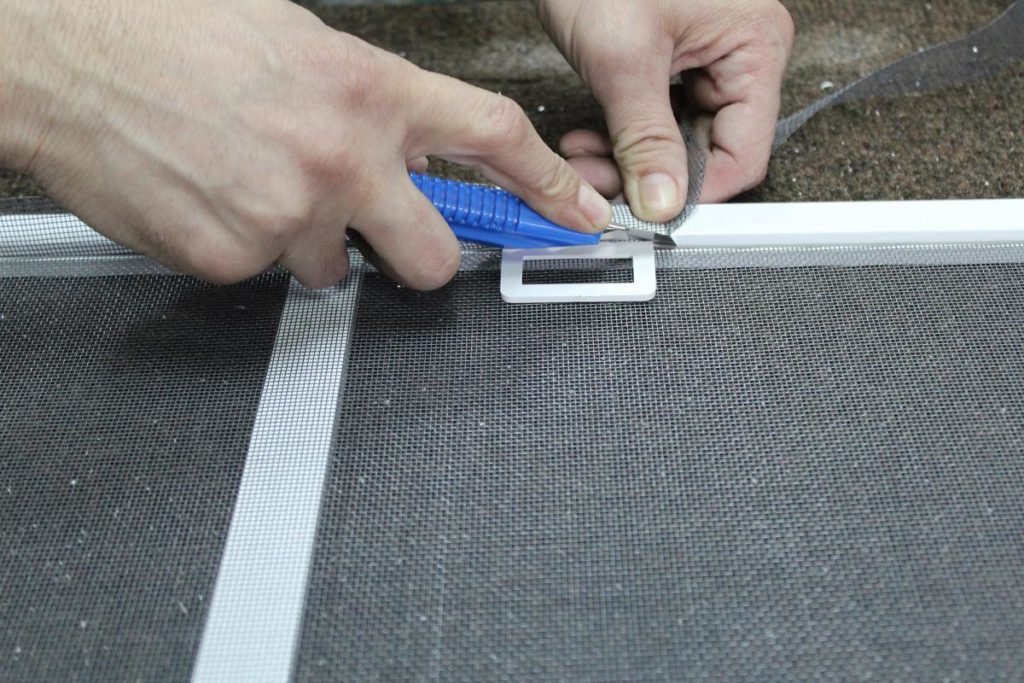 Couper la moustiquaire.