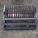 Fumoir fait maison avec grille.