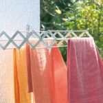 Il est préférable de sécher les serviettes sur le balcon.