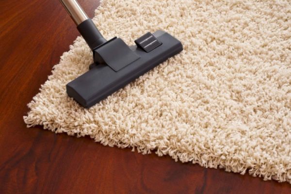 Comment sécher un tapis avec un aspirateur