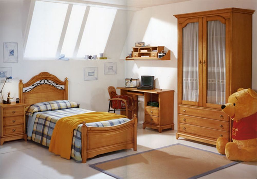 Meubles en bois naturel.