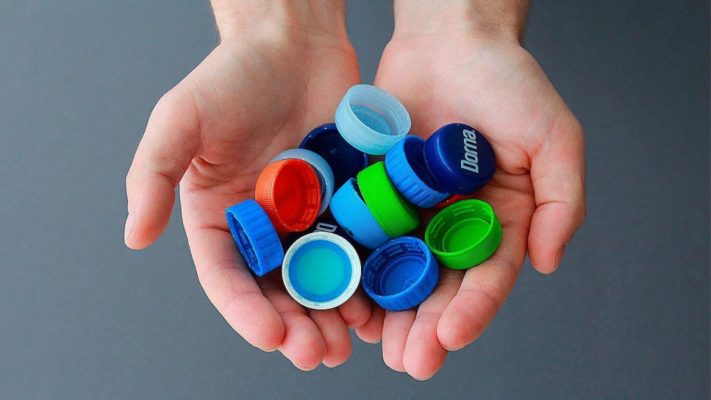 Poubelle utile. Comment les capsules de bouteilles sont recyclées en prothèses en Europe