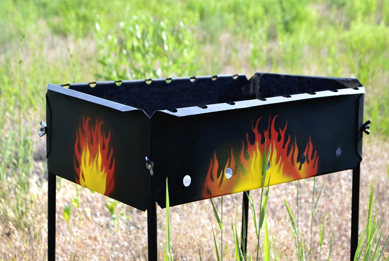 Barbecue recouvert de peinture.