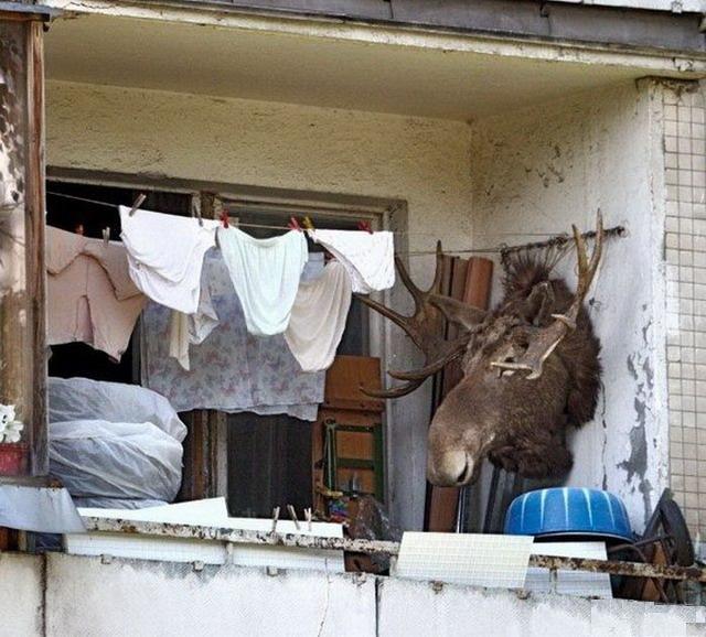 Pourquoi l’ordre sur les balcons russes est-il si rare ?