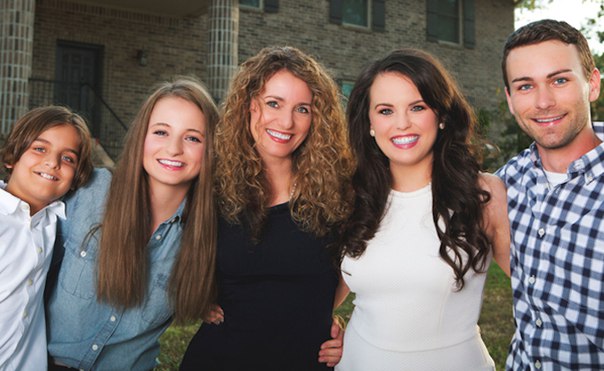 Aux USA, une mère de 4 enfants a construit une maison grâce aux leçons sur YouTube