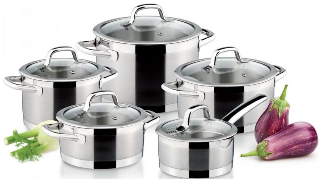 Ensemble de casseroles.