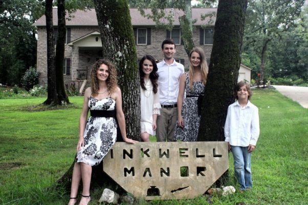 Aux USA, une mère de 4 enfants a construit une maison grâce aux leçons sur YouTube