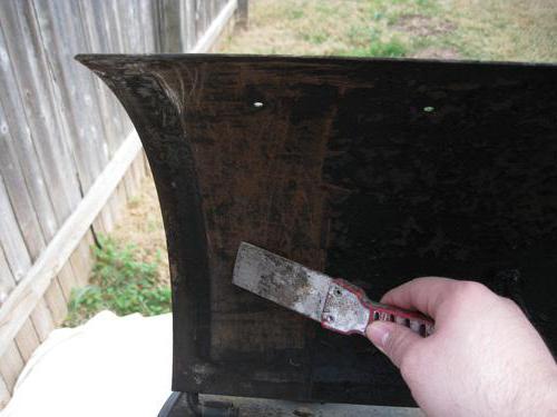 Préparation du gril pour la peinture.