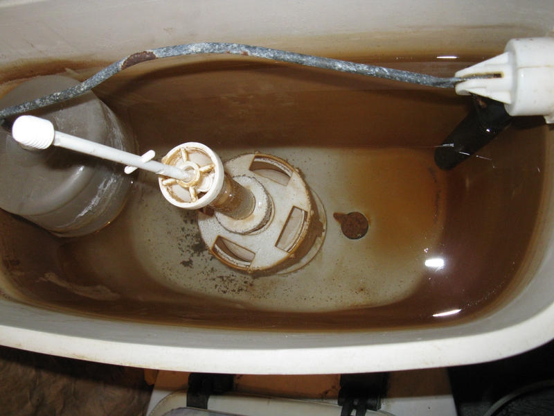 Rouille à l'intérieur du réservoir.