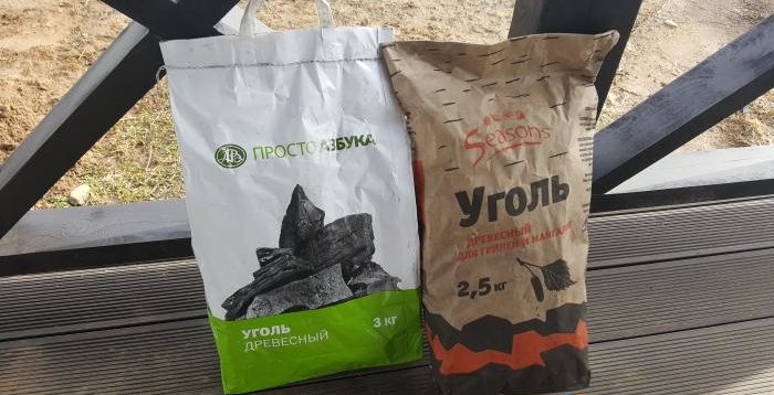 Charbon pour barbecue.