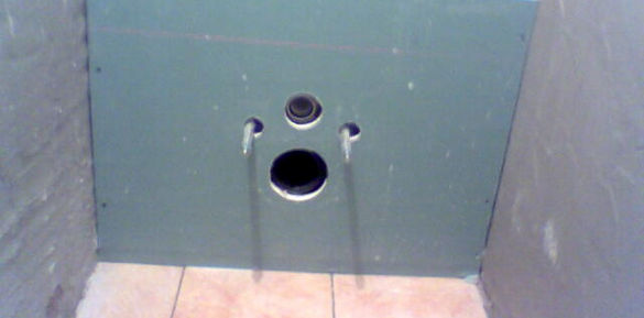 On cache les éléments internes derrière un faux panneau.