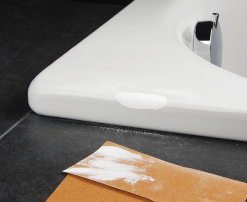 Correction de petits défauts dans la baignoire.