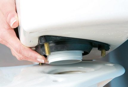 Dépose du réservoir de stockage d'eau.