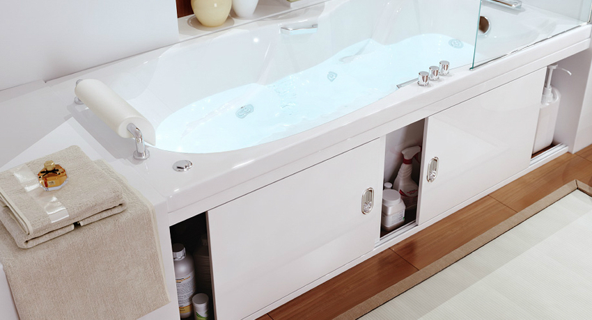 écran blanc sous la baignoire