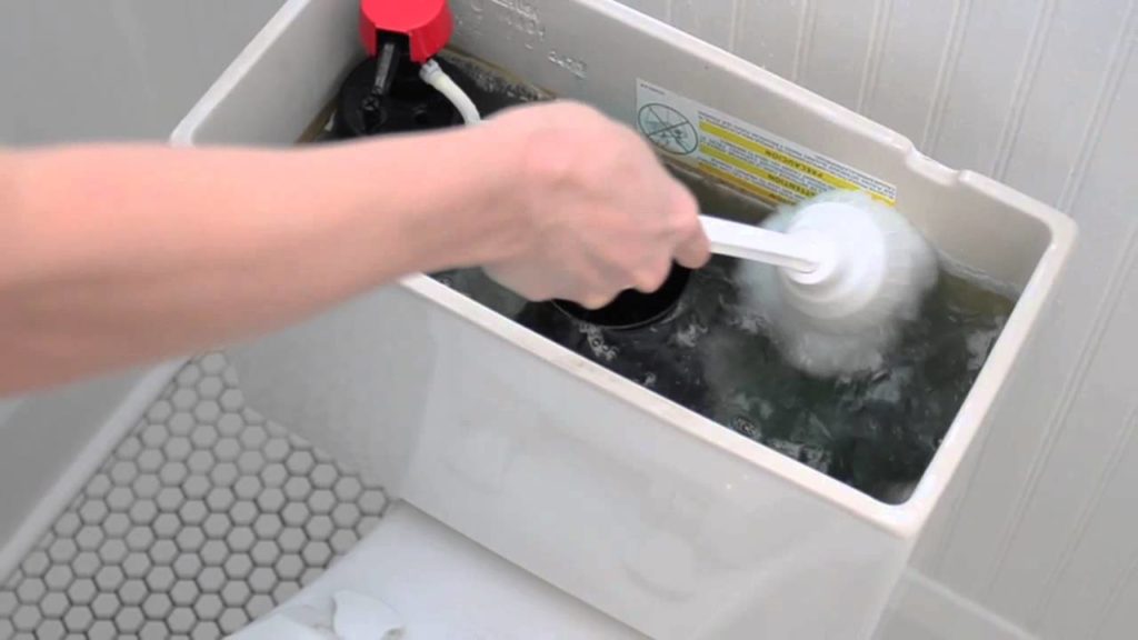 Nettoyage du réservoir de vidange.