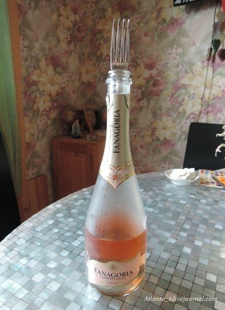champagne avec une fourchette