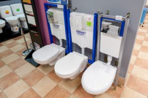 WC suspendu avec installation.