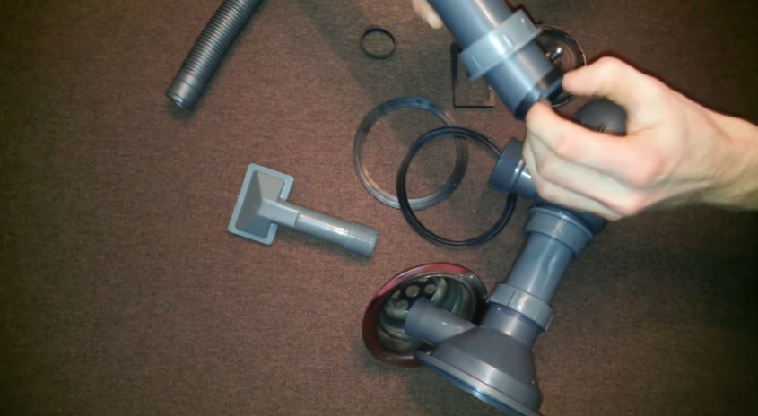 Nous connectons le tuyau.